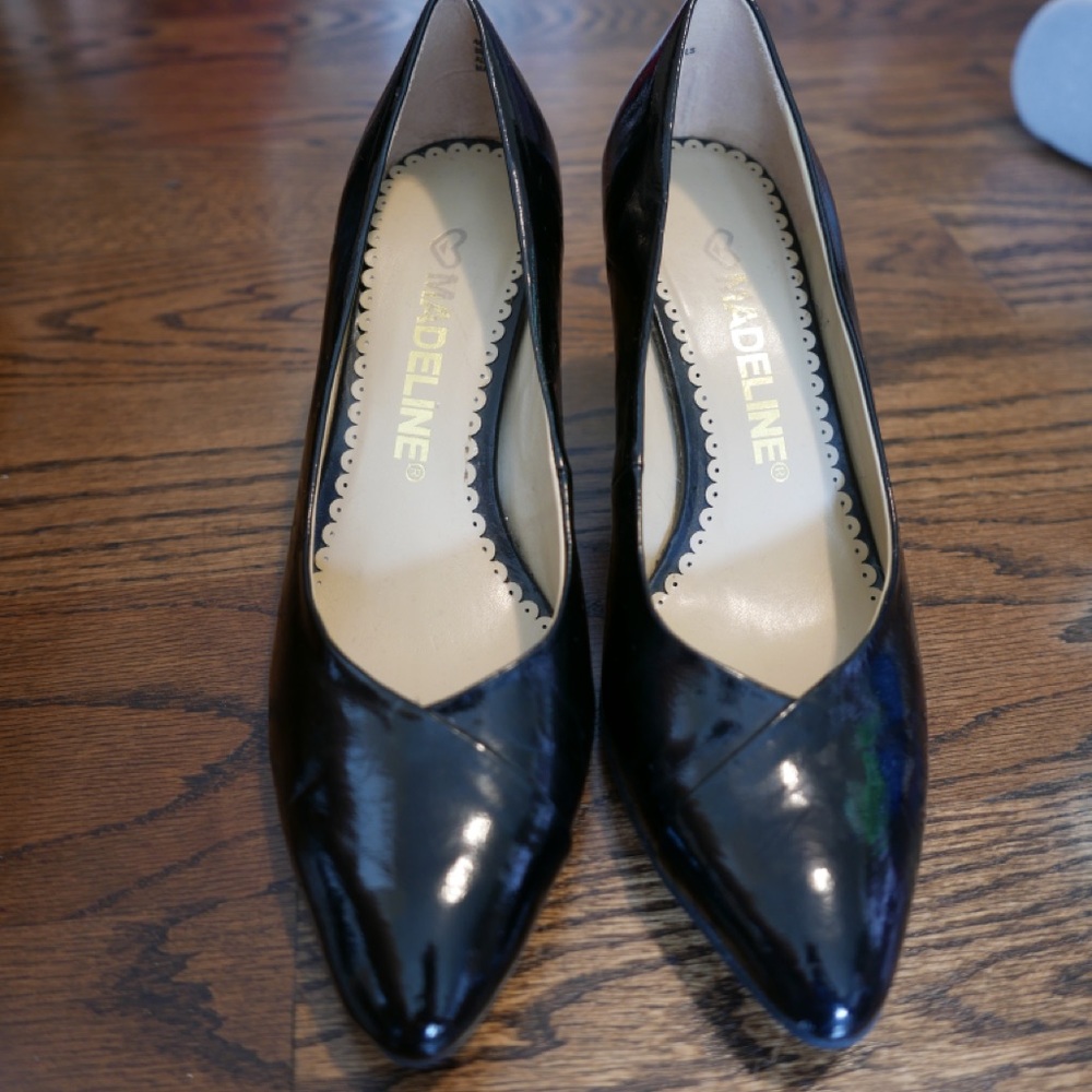 Madeline pumps black size 8